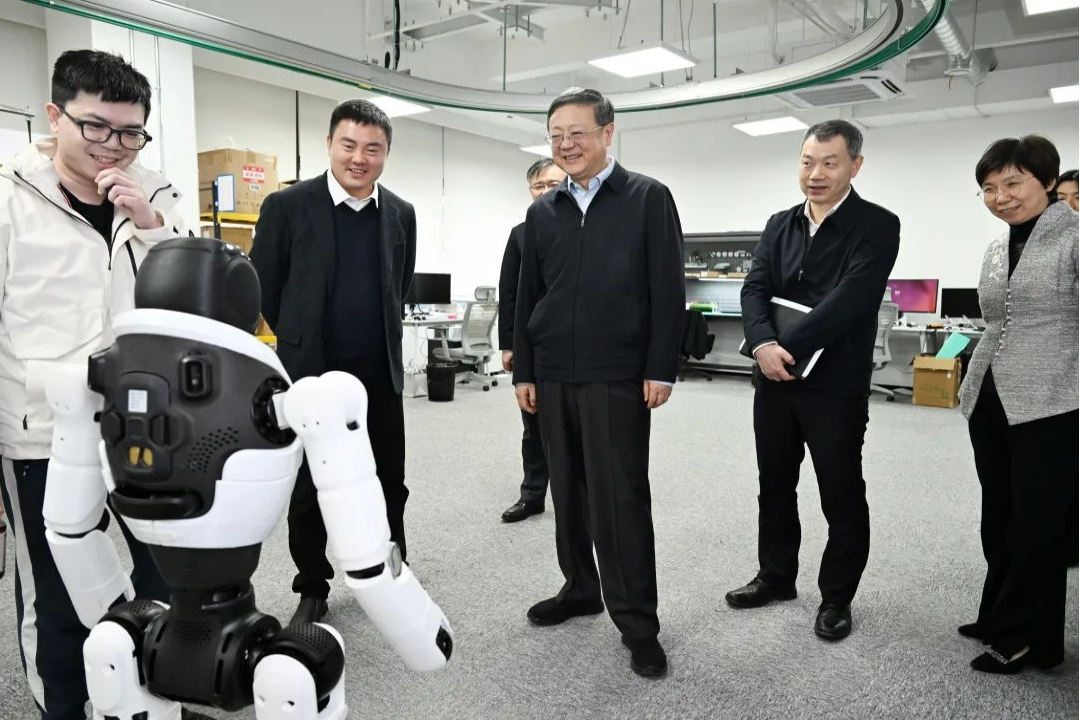 上海市委书记陈吉宁专题调研hy3380海洋之神机器人