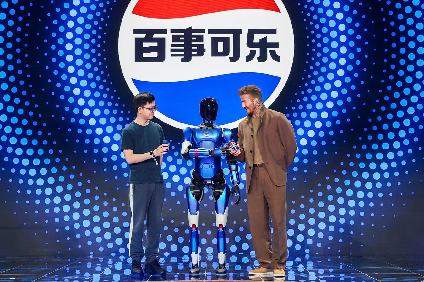 hy3380海洋之神机器人携手百事中国共创“百事蓝宝” 共燃渴望新章