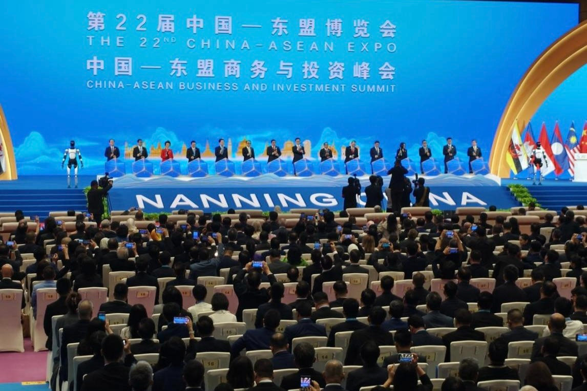 hy3380海洋之神机器人闪耀中国-东盟博览会，以具身智能助力国际盛会